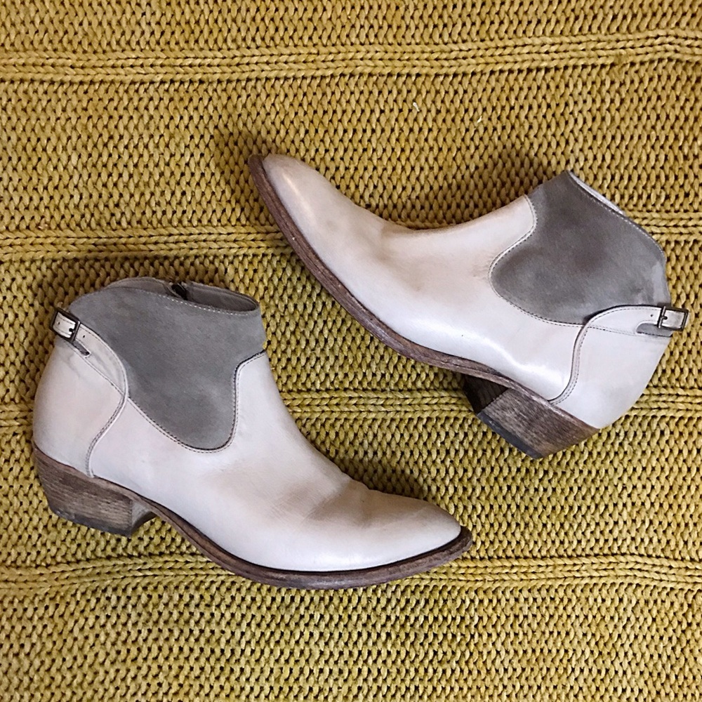 Alberto Fermani Ivory Ankle Boot size 9